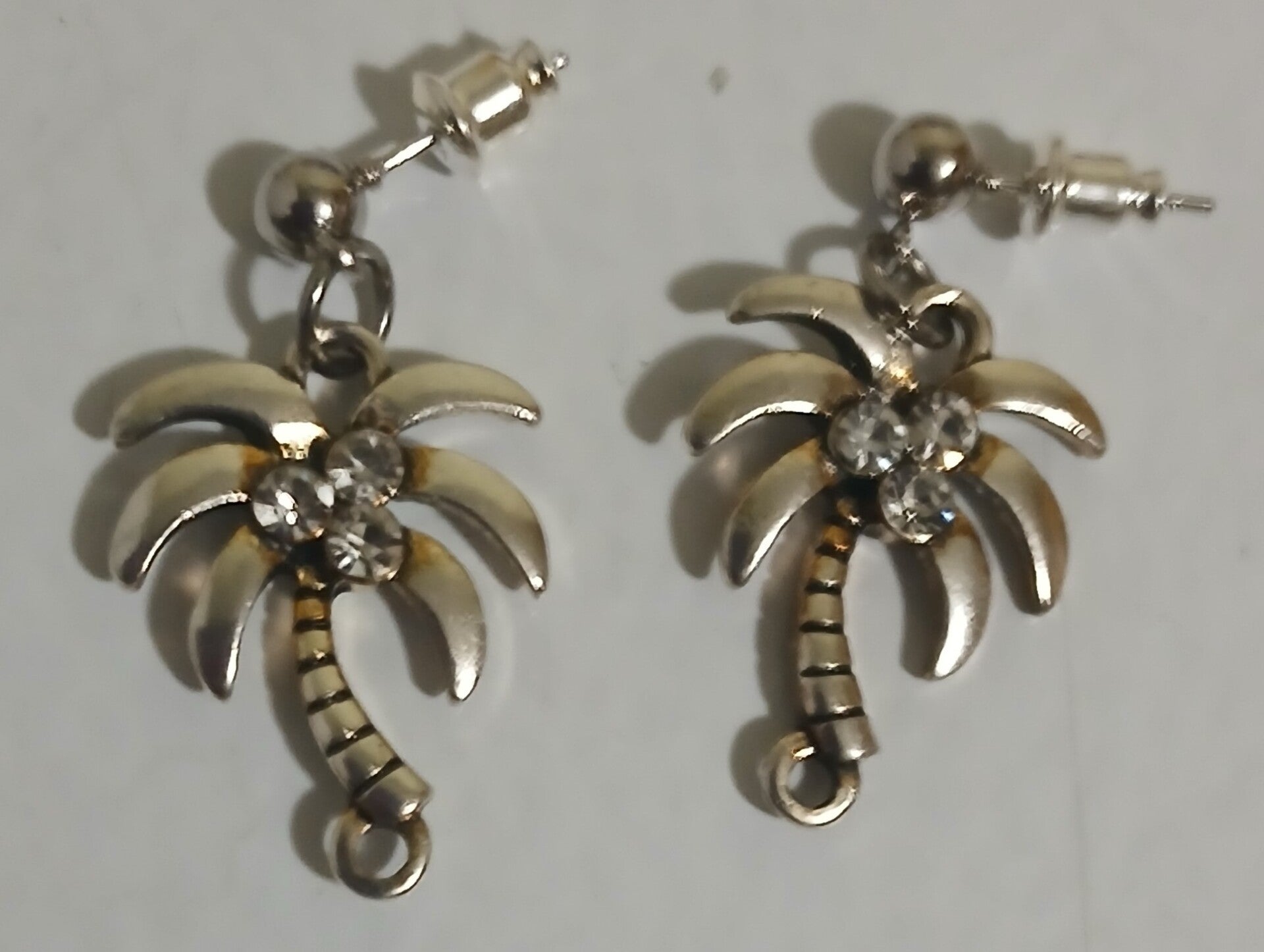 Posts with Palm Tree