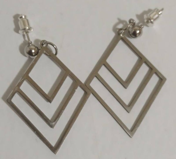 Posts with Silver Diamonds