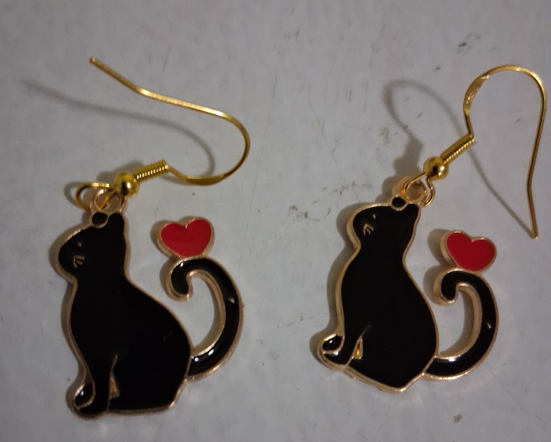 Posts with black kitty heart on Tail