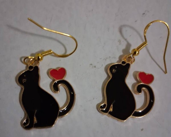 Posts with black kitty heart on Tail