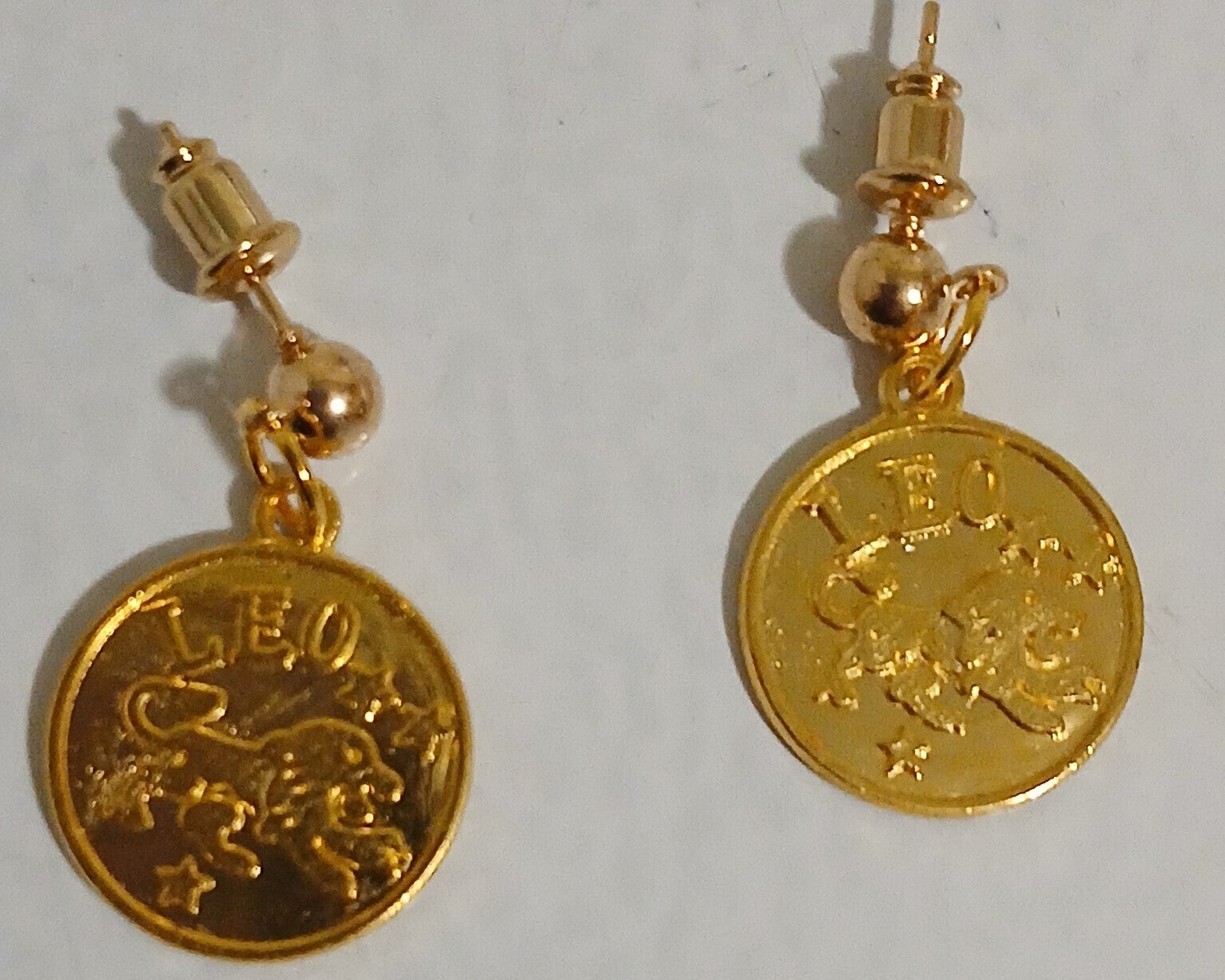 Zodiac Leo Round Gold