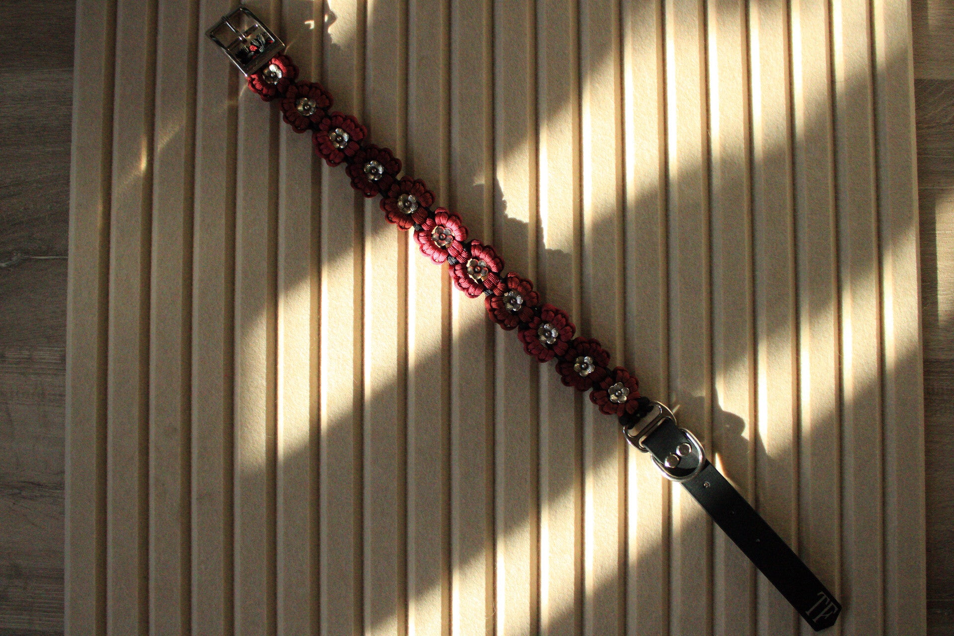 Paracord Halsband – Flowers (verspielt & handgemacht)