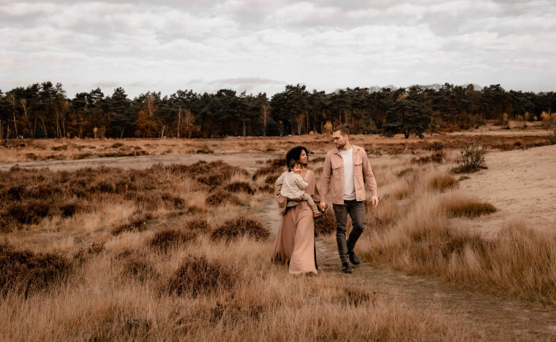 Gezinsshoot omgeving Oirschot nodig? Linda Verhoef Fotografie is de fotograaf in regio Eindhoven, Tilburg en omgeving voor een gezinsshoot of een familieshoot.