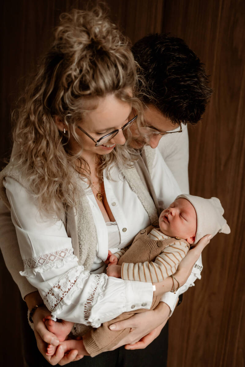 Newbornshoot omgeving Oirschot nodig? Linda Verhoef Fotografie is de fotograaf in regio Oirschot, Eindhoven, Tilburg en omgeving.