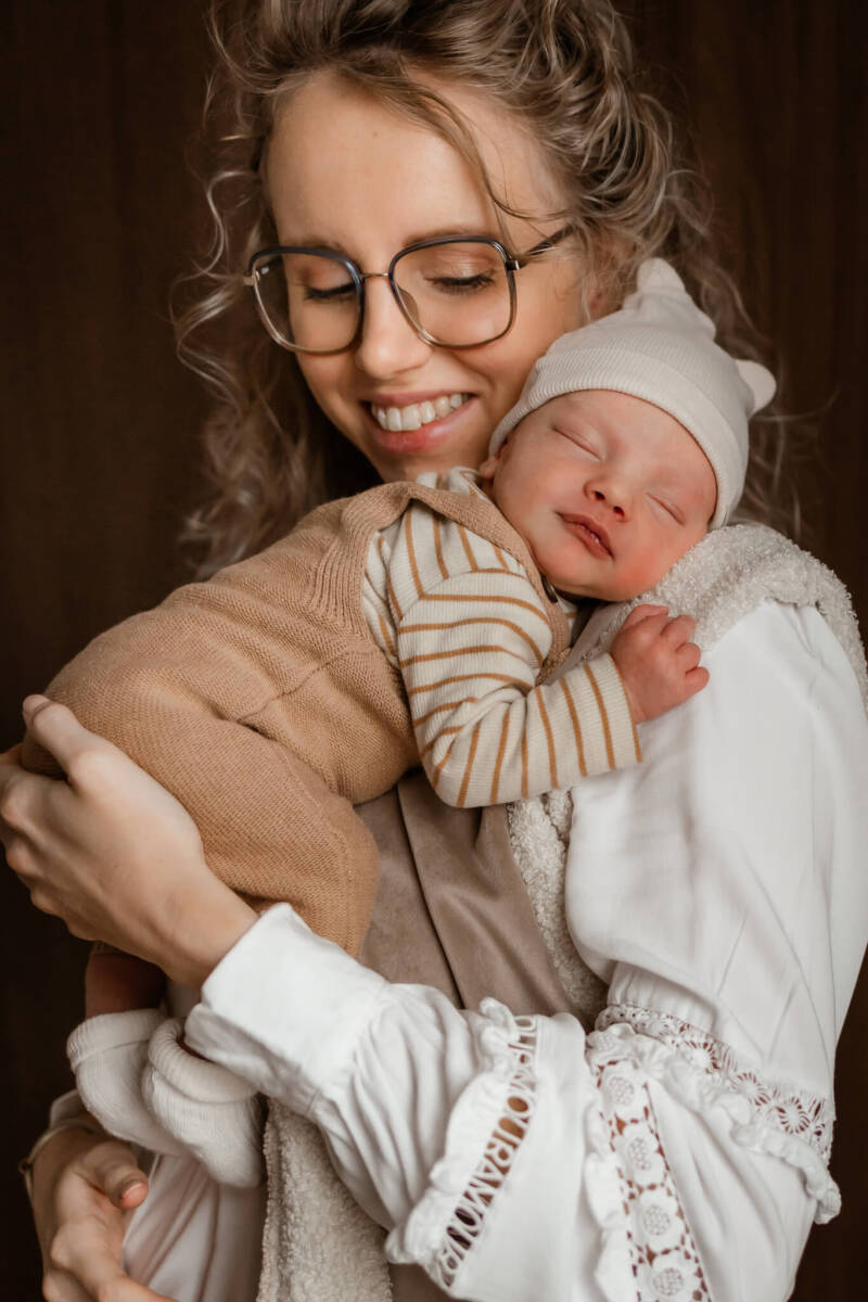 Newbornshoot omgeving Oirschot nodig? Linda Verhoef Fotografie is de fotograaf in regio Oirschot, Eindhoven, Tilburg en omgeving.