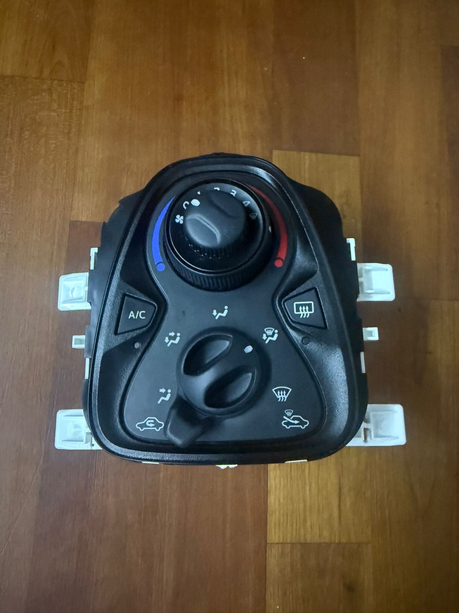 Klimaanlagen- und Heizungsbedieneinheit TOYOTA AYGO 2018 2/3