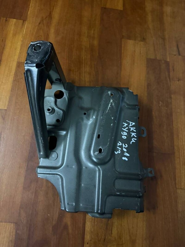Batteriehalterung / Batterieträge TOYOTA AYGO 2018 2/3