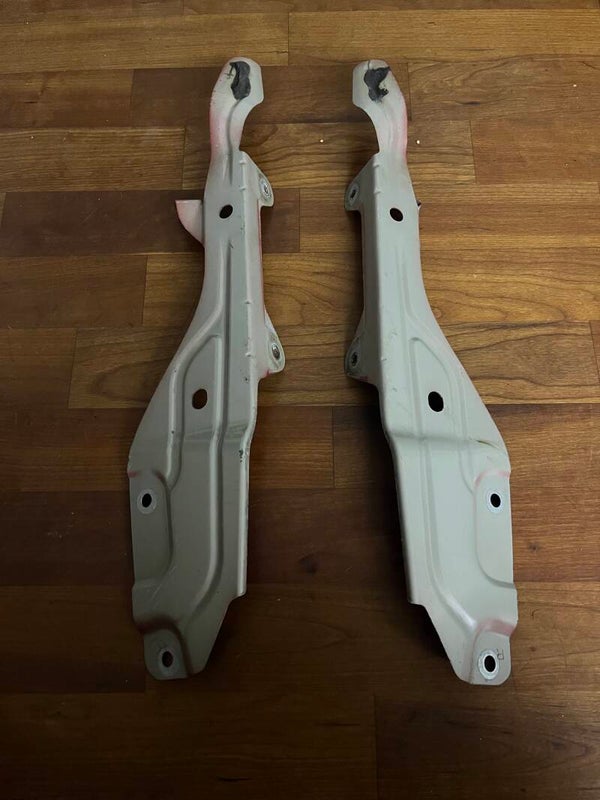 Kotflügelhalter rechts und links MITSUBISHI COLT Z30 2009-2012