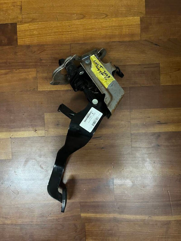 das Kupplungspedal MITSUBISHI COLT 2009-2012 Z30