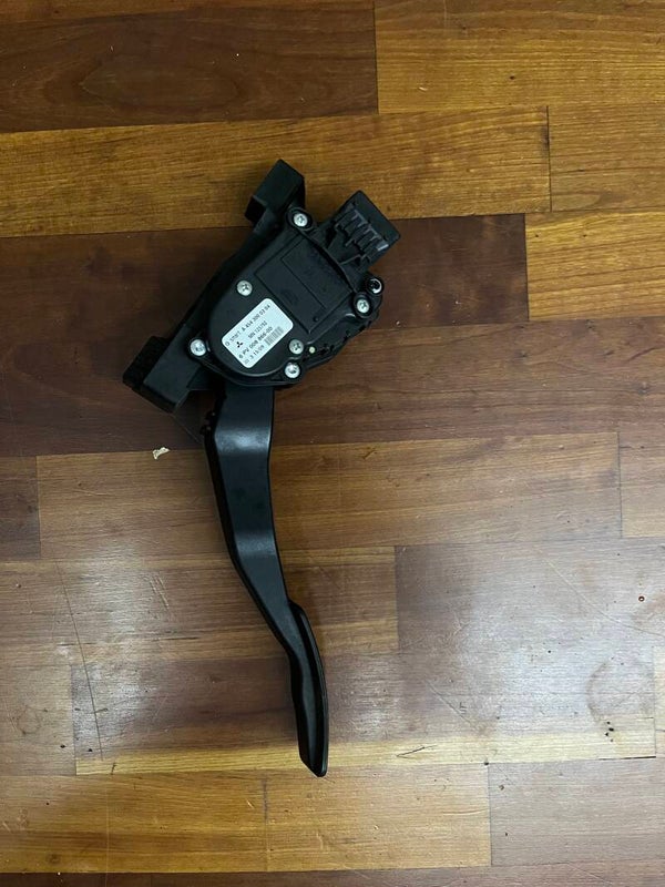 das Gaspedal MITSUBISHI COLT 2009-2012 Z30