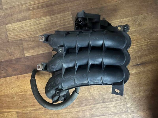 das Ansaug­rohr / Ansaug­krümmer 1.1L MITSUBISHI COLT 2009-2012 Z30