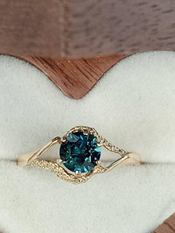 Sapphire Ring Stunning 1.05ct Blue