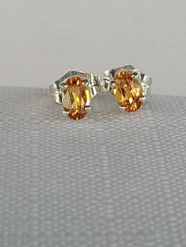 Sapphire oval studs Golden Yellow
