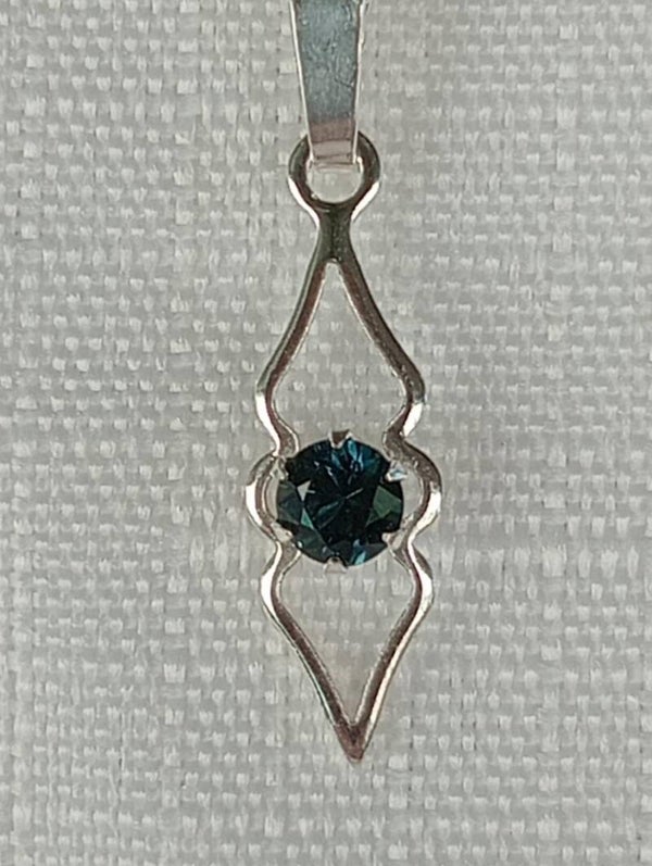 Sapphire Pendant 4mm