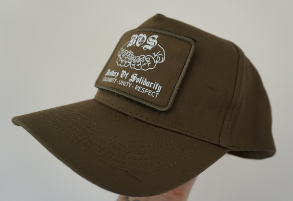 Kaki pet met logo