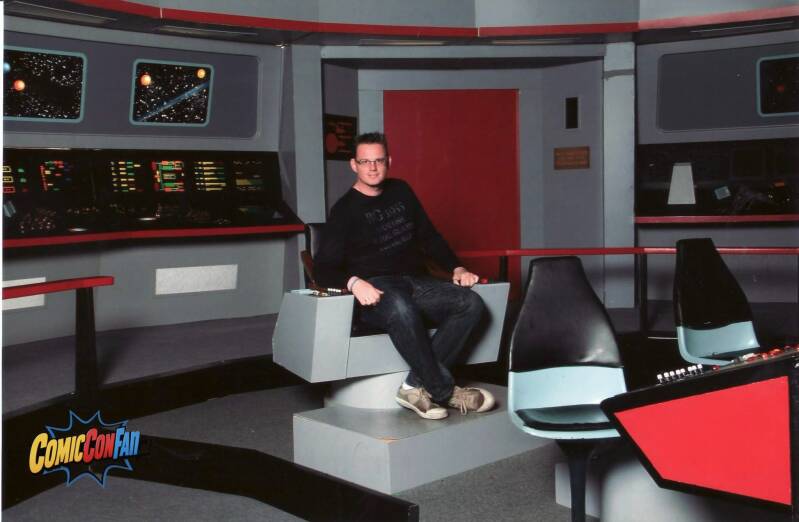 Dennis op de Star Trek "Bridge"