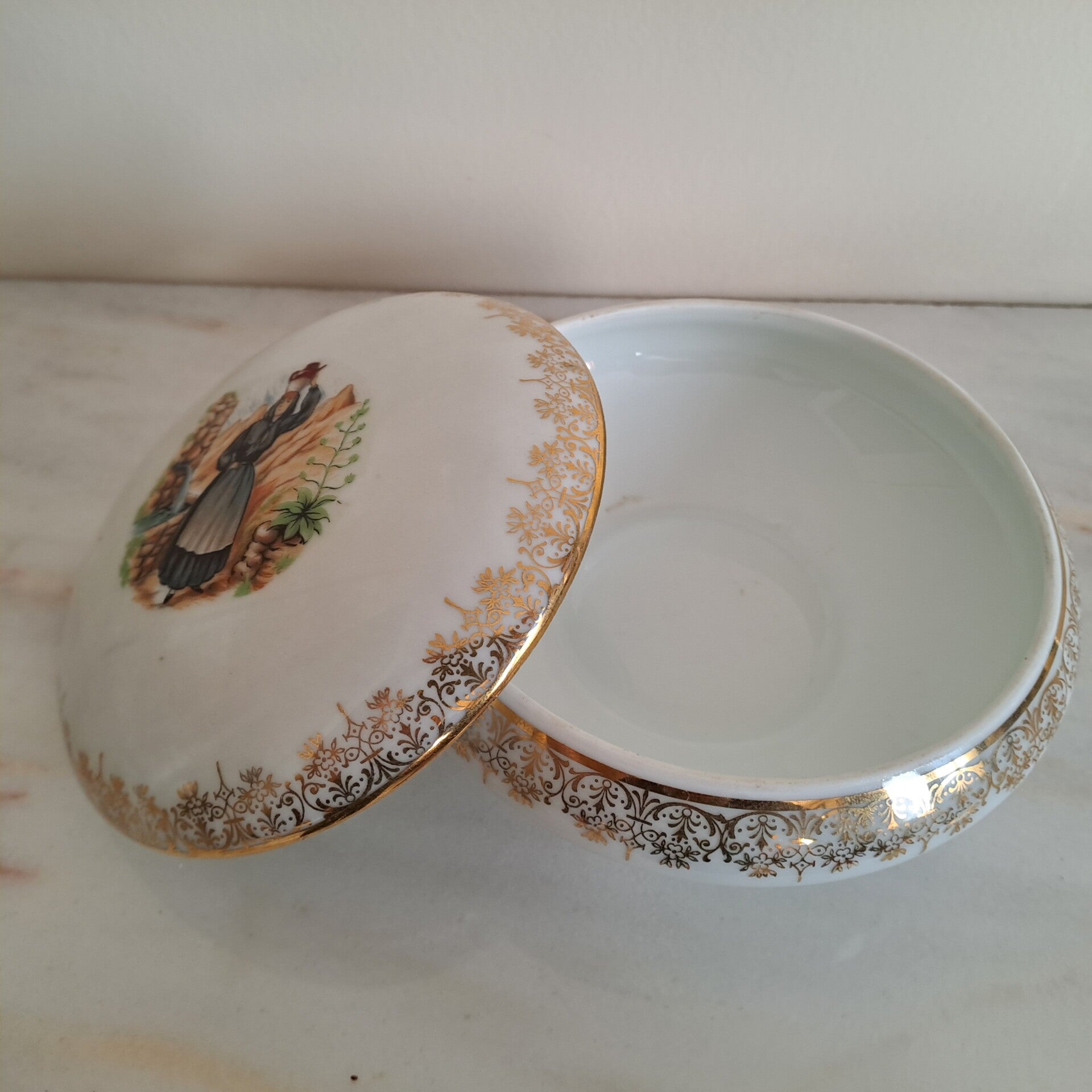 BOM001 - Bonbonnière en porcelaine de Limoges