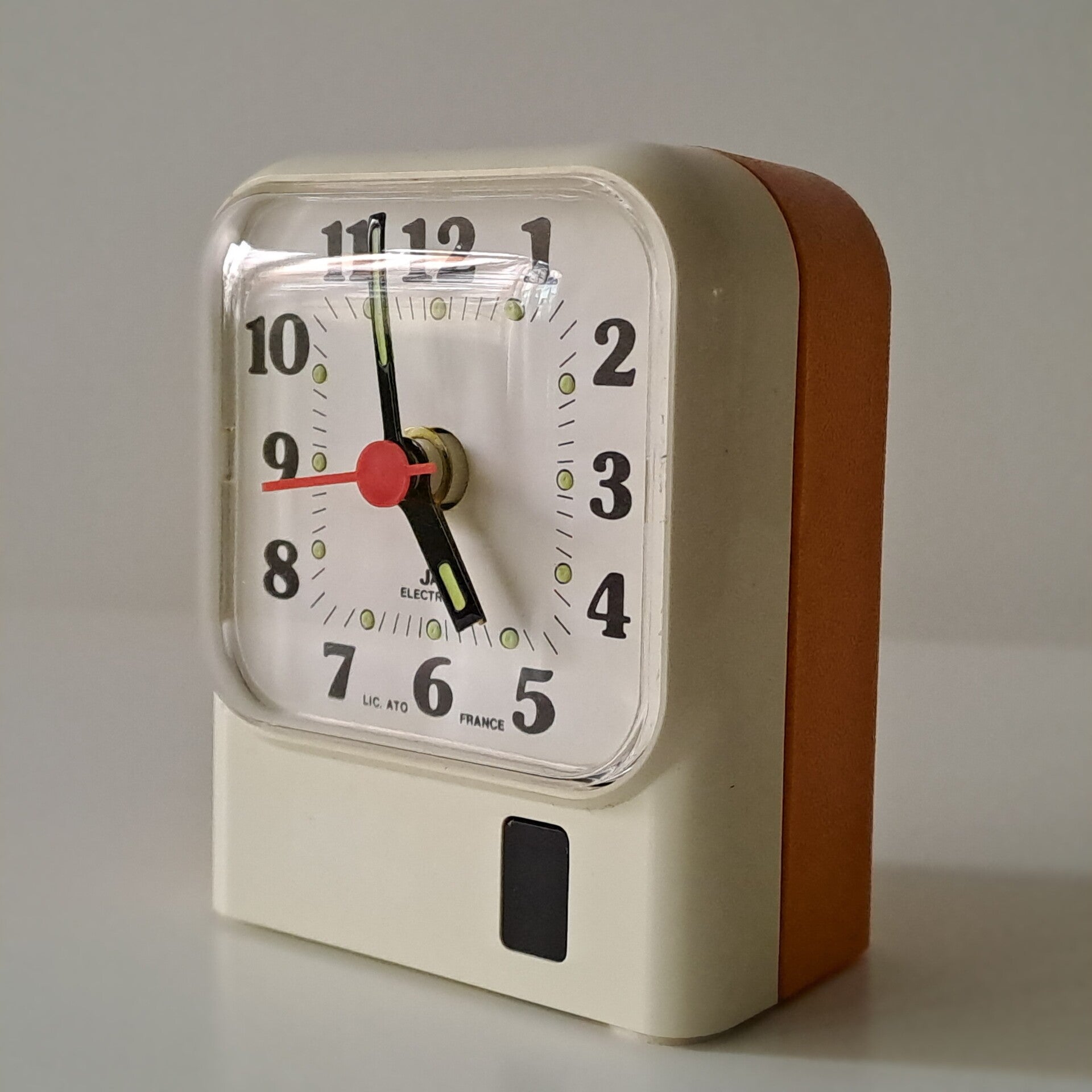 REV501 - Réveil "MICRIC" quartz vintage années 70