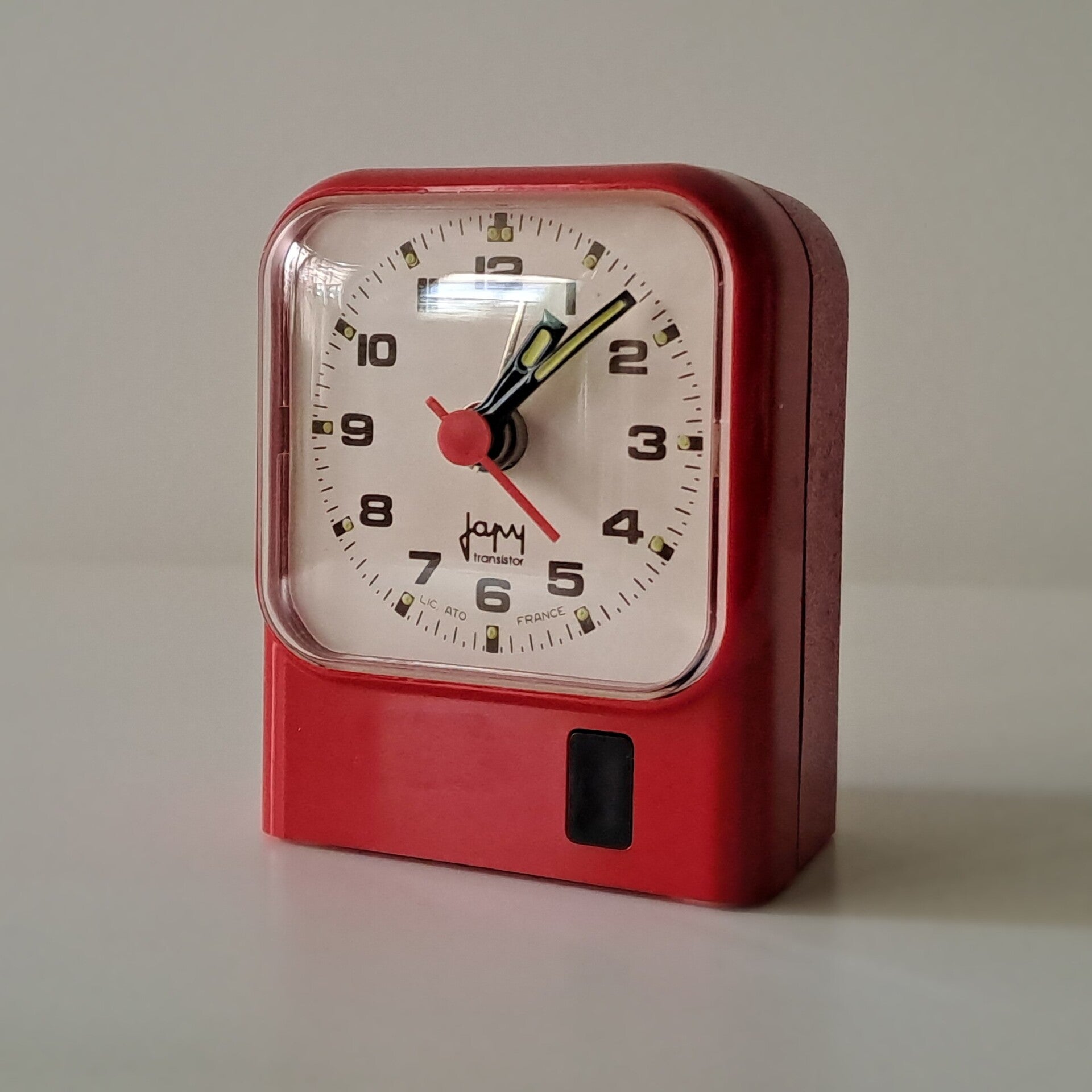 REV503 - Réveil "MICRIC" quartz vintage années 70