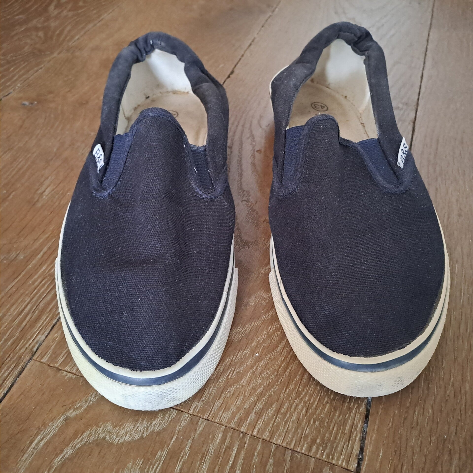 SHO001 - Sneakers basses en toile sans lacet