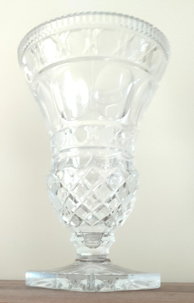 VAS002 - Vase à pied en cristal