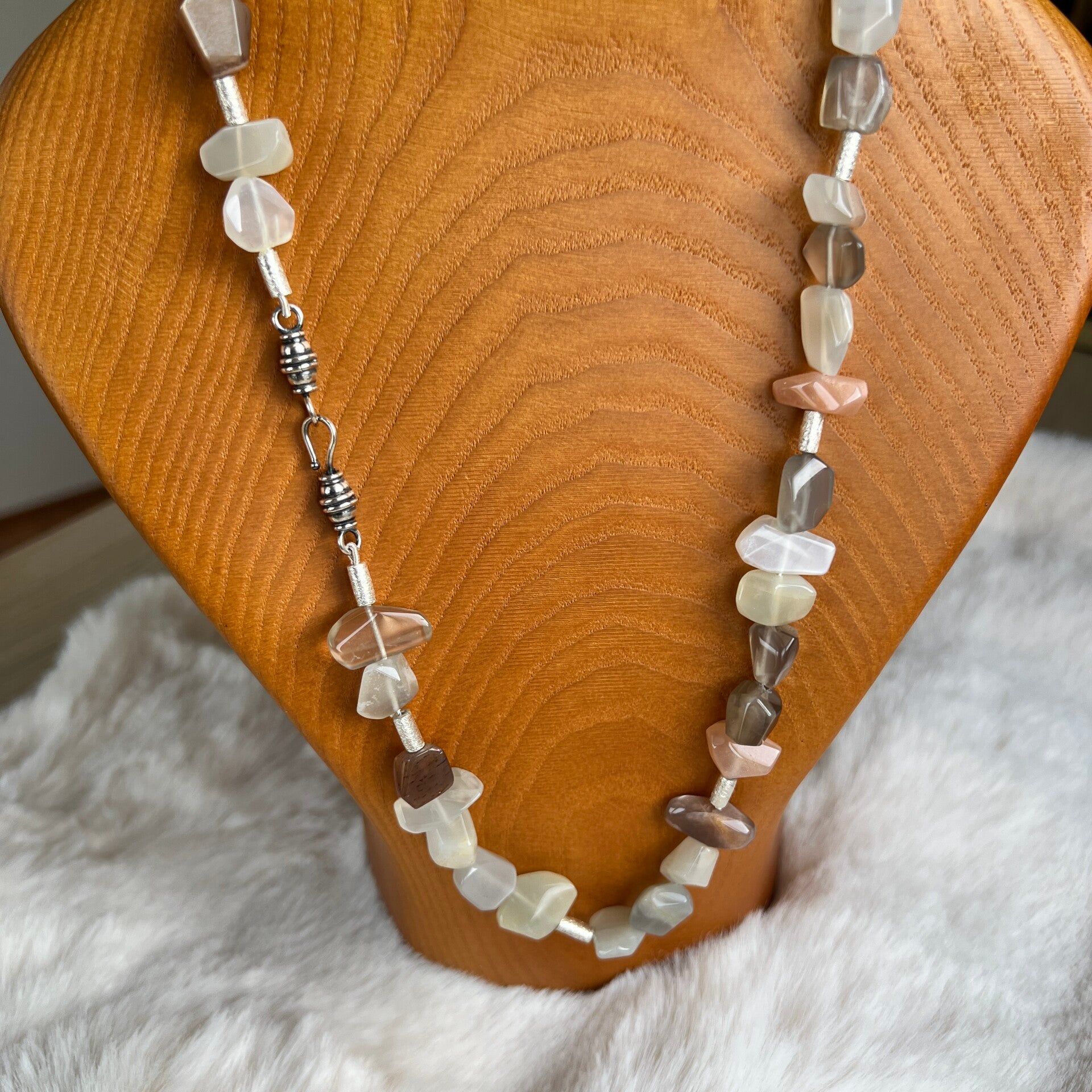 Hikari – Collier met natuurlijke maansteen