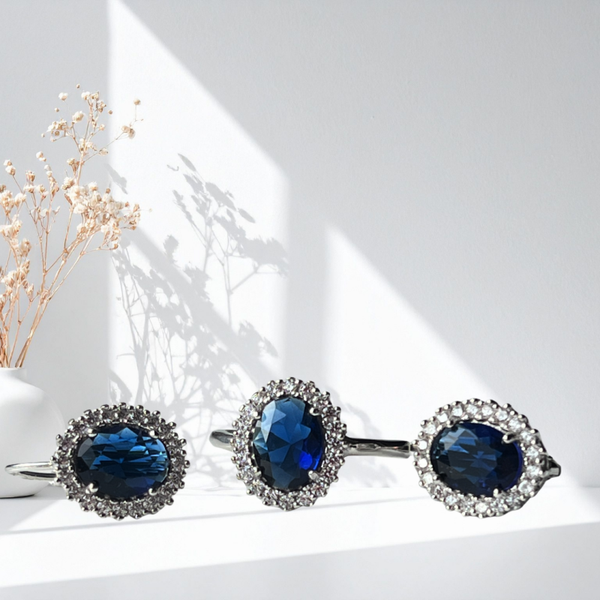 Zilveren ring met blauwe zirkonia