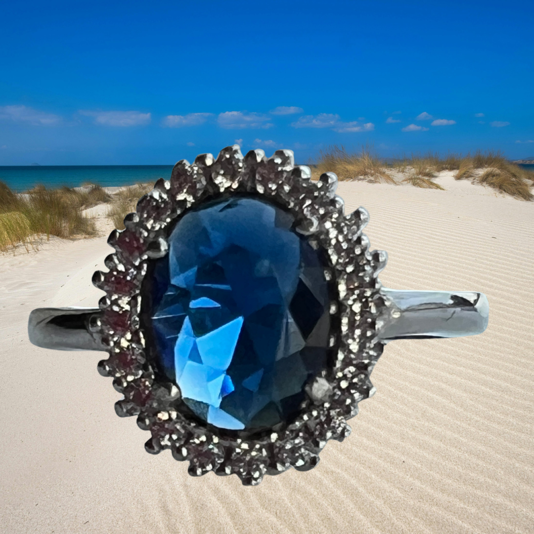 Zilveren ring met blauwe zirkonia