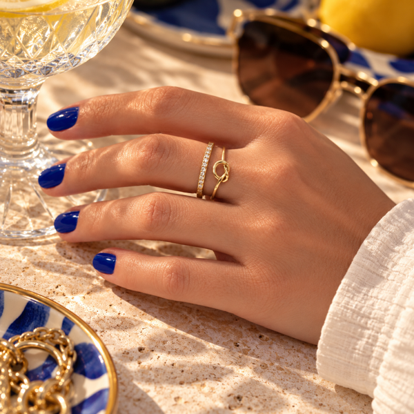 Goudkleurige ring met knoop en strass
