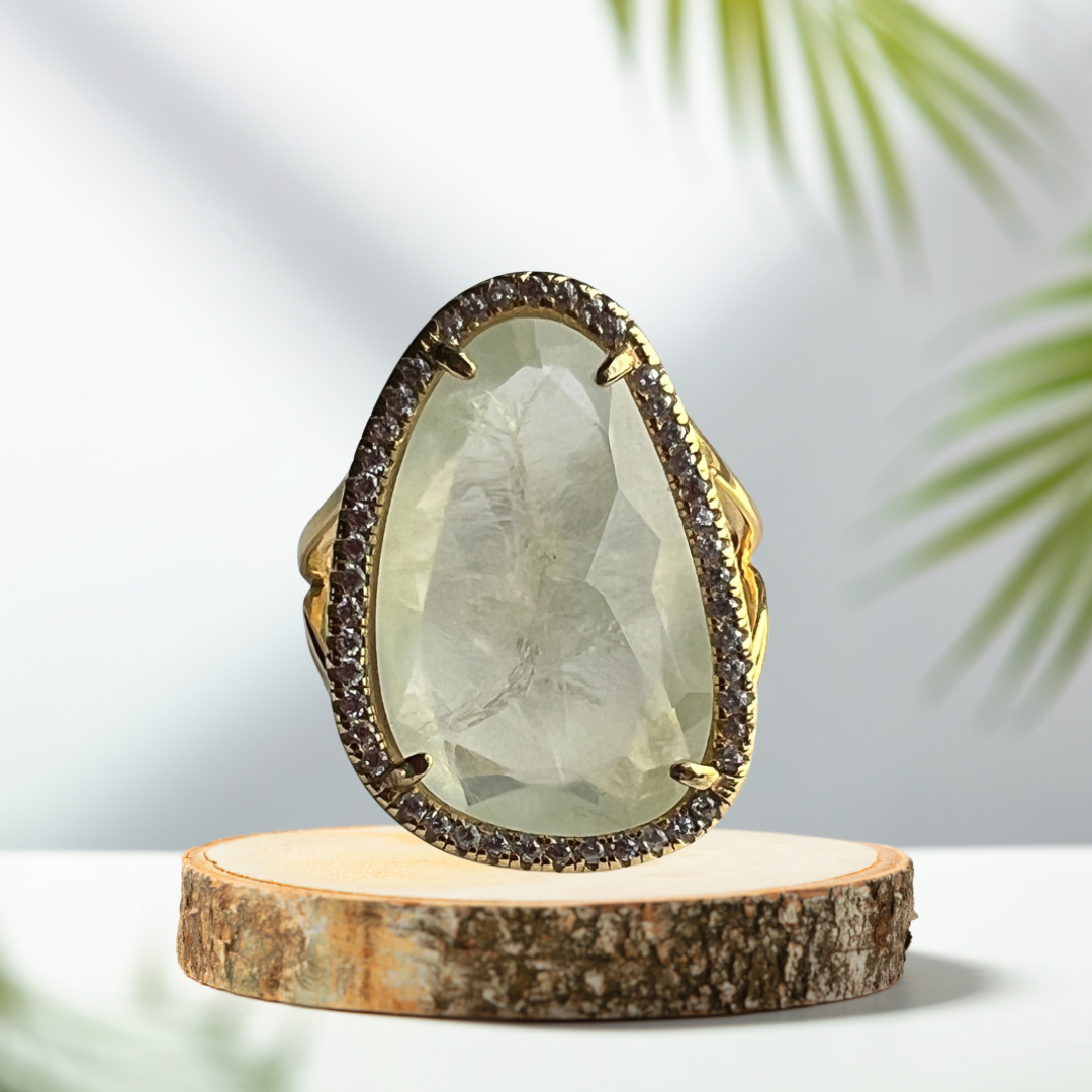 Verguld zilveren ring met prehniet en zirkonia