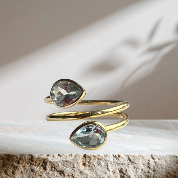 Verguld zilveren ring met lichtblauwe topaas