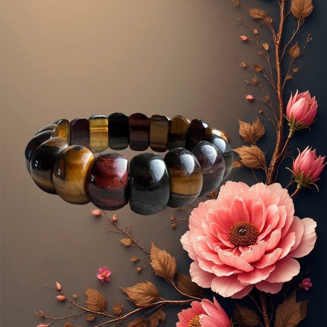 Vintage armband met helderblauwe kristallen op fonkelende achtergrond