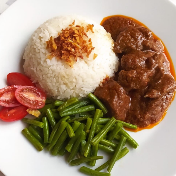 NASI CMPUR RUNDVLEES MET BALINESE SAUS