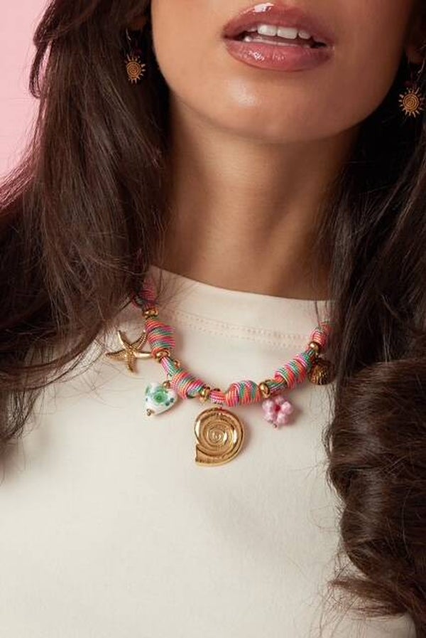 Touw ketting met knopen en schelp charms