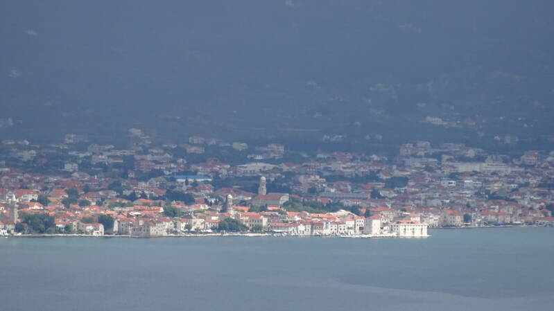 UItzicht op een van de Kastello plaatsen: een keten van dorpjes met verdedigingswerken daterend van de 12e eeuw. 