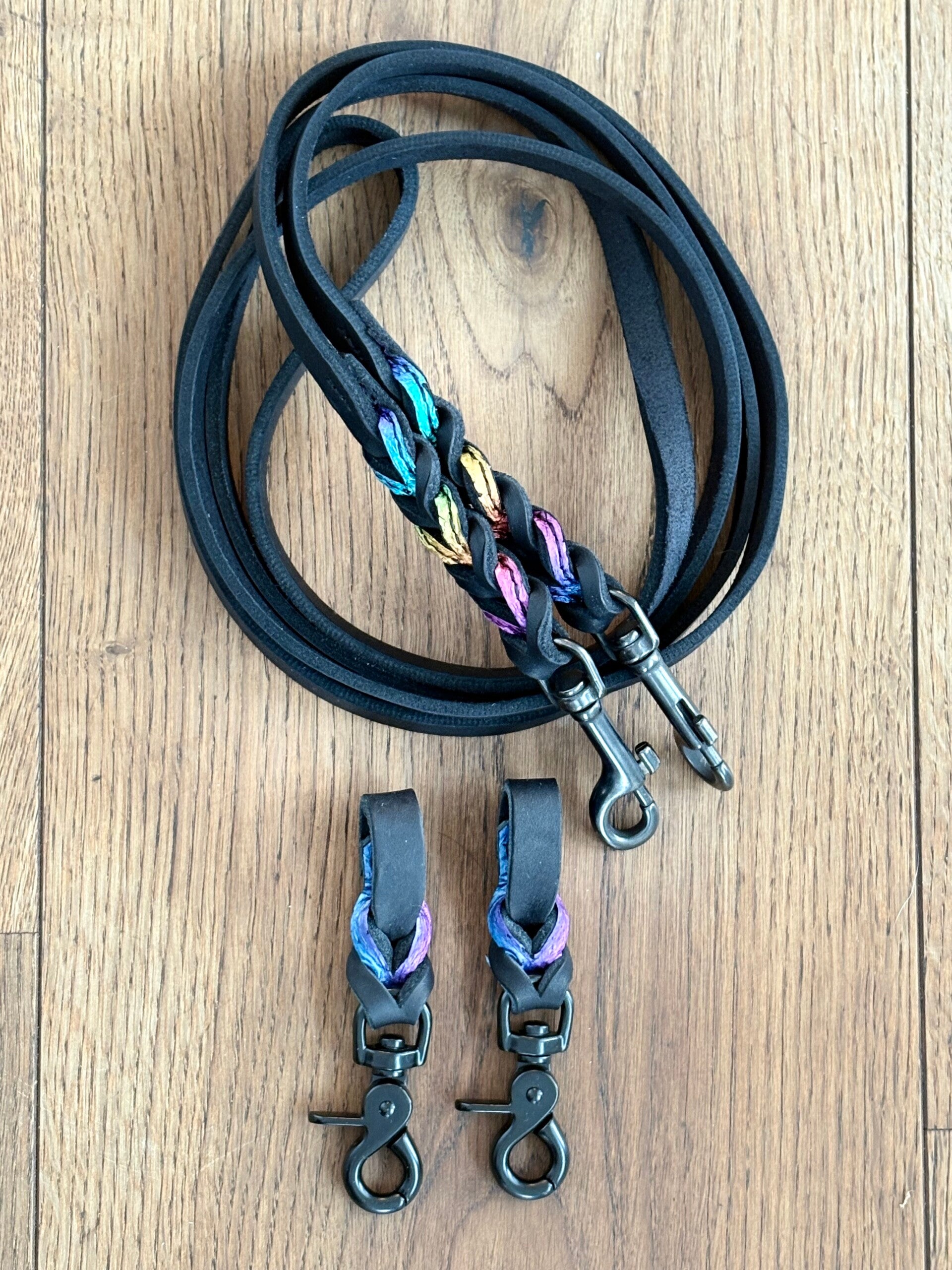 Melasól Set Zügel und Steigbügelhalter Fischleder Rainbow