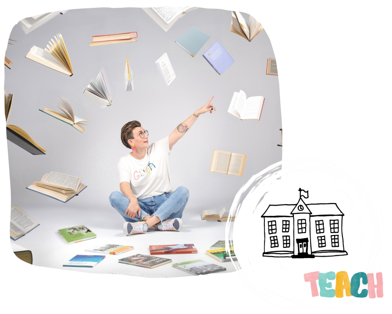 Foto von Cristina Orywal. Weißes T-Shirt mit dem Schriftzug "HappyGuck". Helle Jeans Hose. Cristina Orywal sitzt im Schneidersitz und zeigt mit dem linken Arm in die Luft. Um sie herum fliegen lauter Bücher in der Luft umher. Am unteren rechten Bildrand e