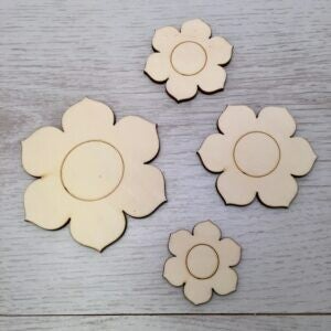 Setje bloemen 5,6,7 en 8cm hout