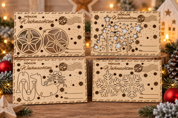 kleine Weihnachtskarte mit persönlicher Gravur und herausnehmbarem Baumschmuck