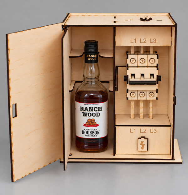 Flaschenhalter als Stromkasten