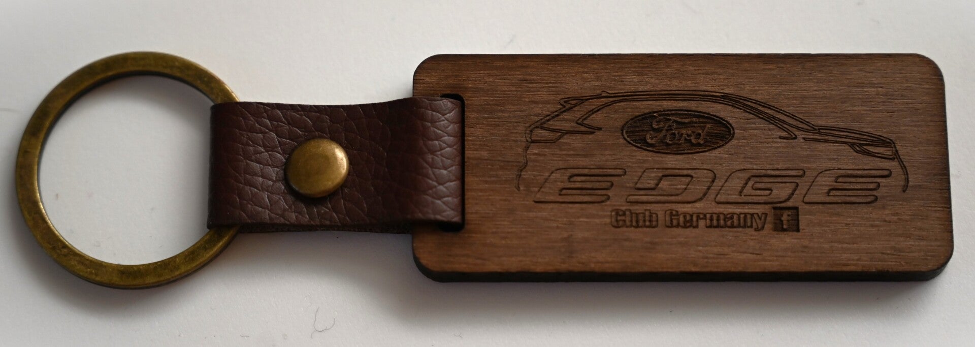 Walnuss Schlüsselanhänger mit persönlicher Gravur
