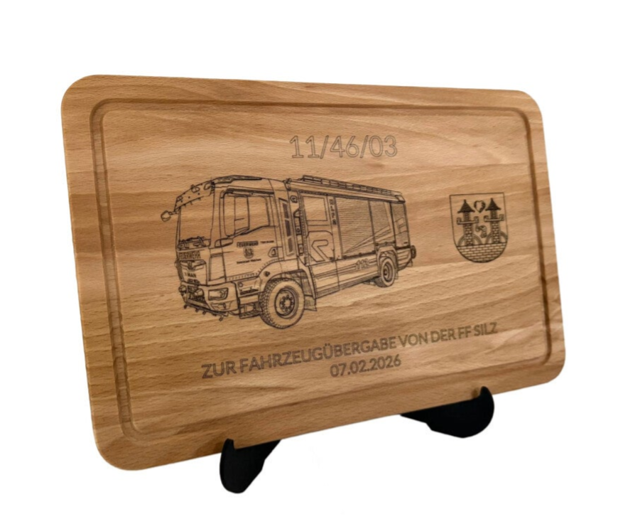 Holzbrett mit individueller Gravur für Feuerwehrleute
