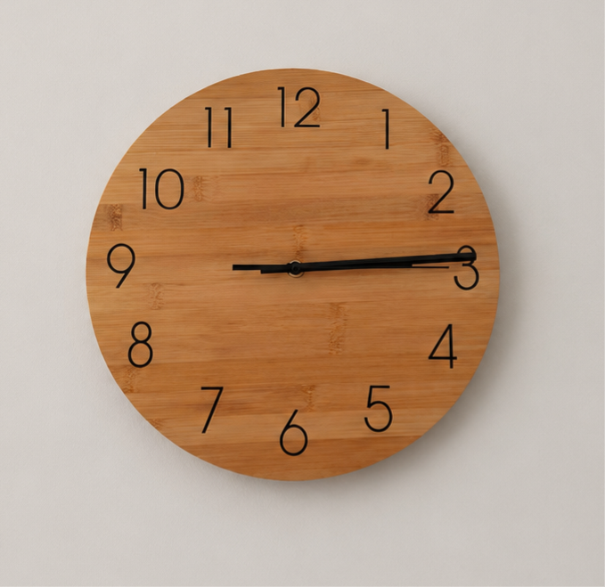 Personalisierte Bambus Wanduhr