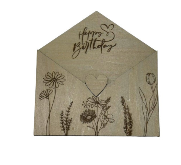 Holzbriefumschlag zum Geburtstag mit Blumenmotiv