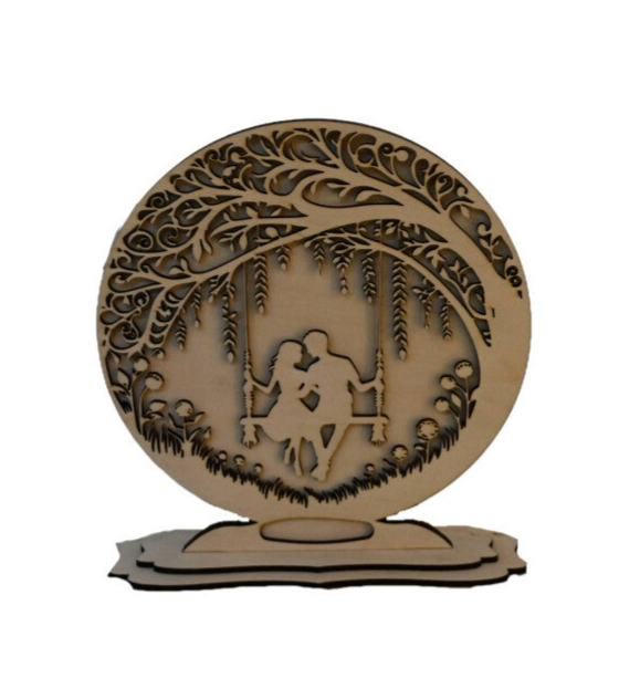 Holz-Silhouette „Pärchen auf Schaukel unter Baum“ inkl. Gravur