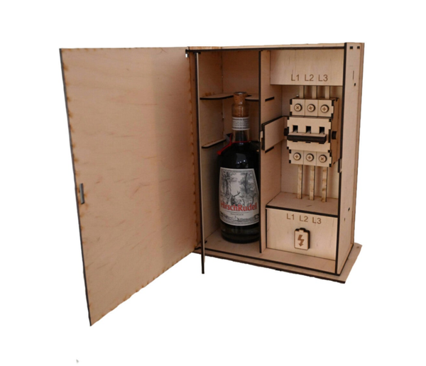 Flaschenhalter als Stromkasten