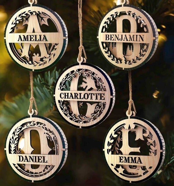 Weihnachtsornament mit persönlichen Namen
