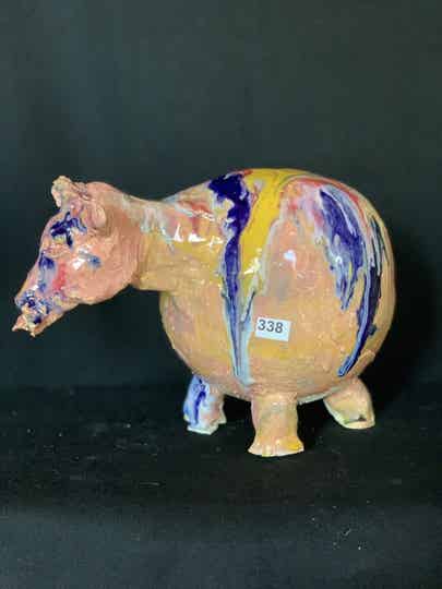 338 - grote koe in keramiek