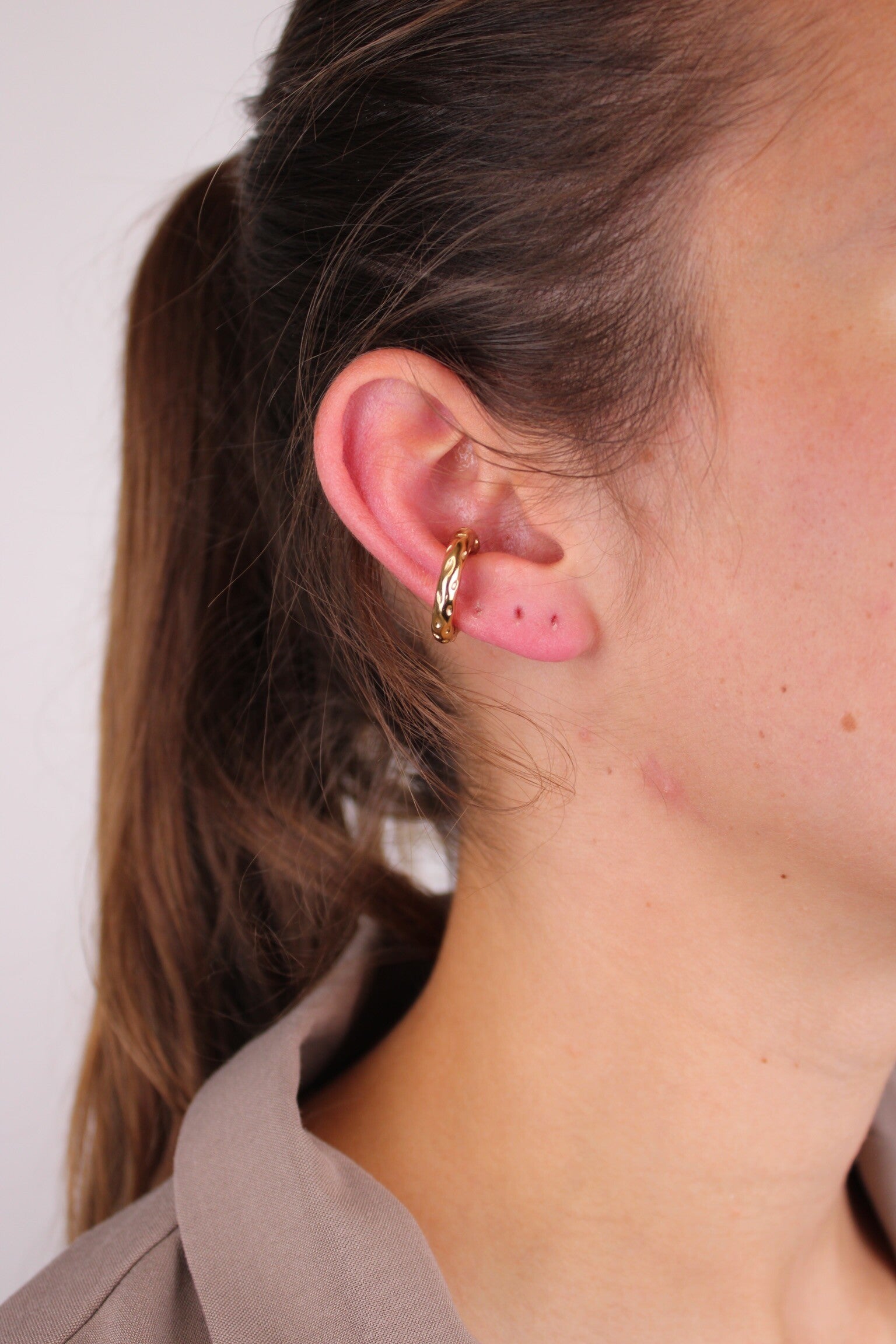 Nieuw - Ear cuff met structuur