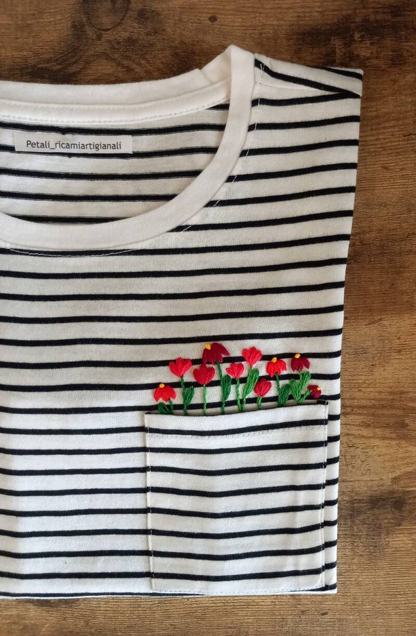 T-shirt taschino e fiorellini